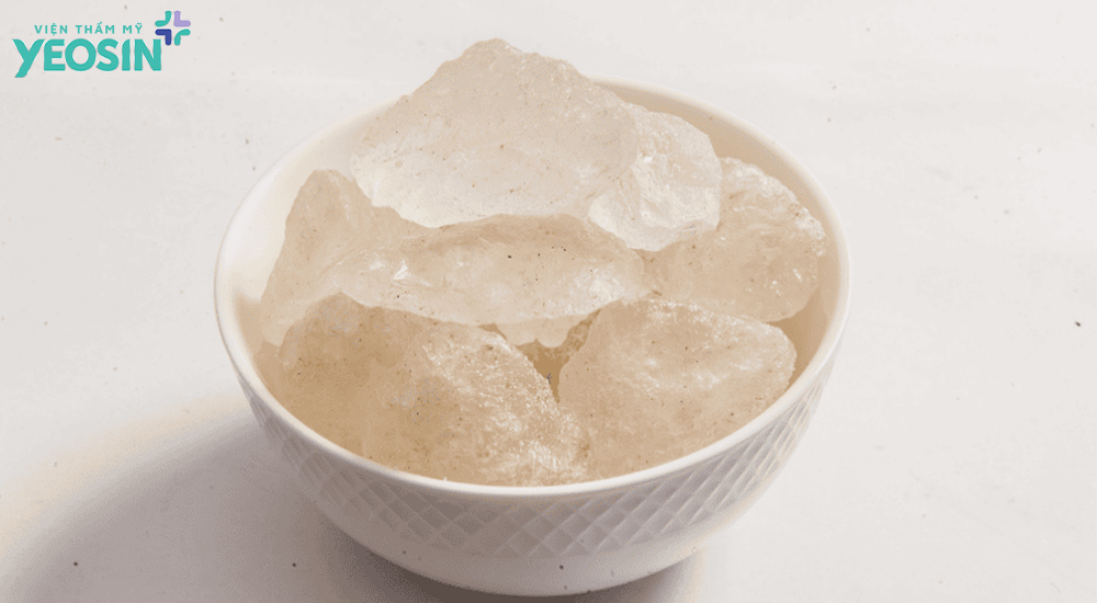 Cách trị thâm cô bé bằng phèn chua